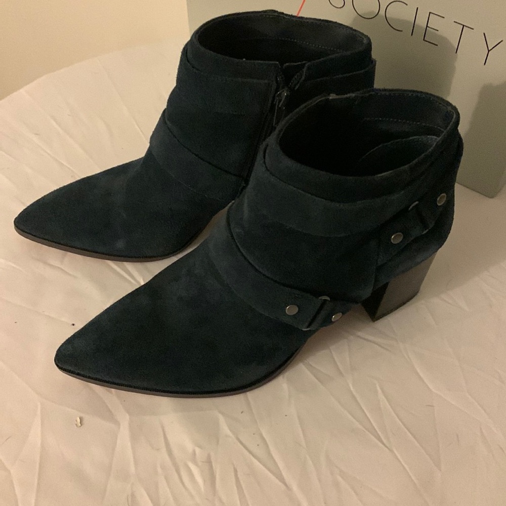 Sole Society Navy Blue bootie  western Style